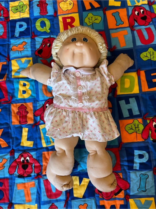 blonde cabbage patch doll